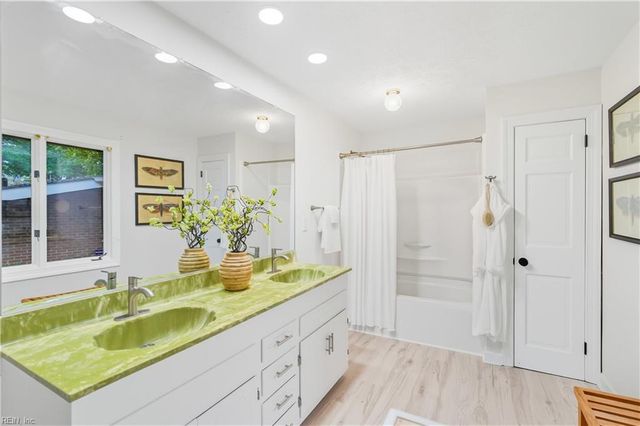 74 Knollwood DR, Newport News, VA 23608