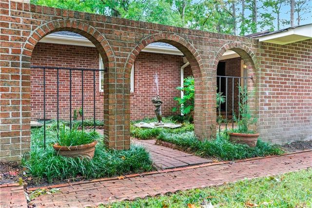 74 Knollwood DR, Newport News, VA 23608