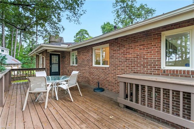74 Knollwood DR, Newport News, VA 23608
