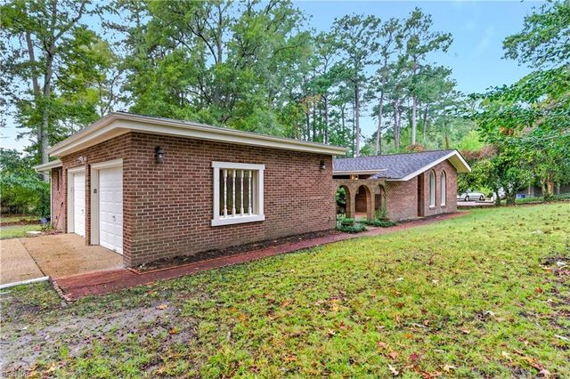 74 Knollwood DR, Newport News, VA 23608