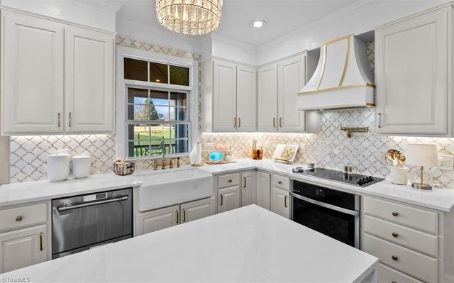 1010 Keswick Lane, Clemmons, NC 27012