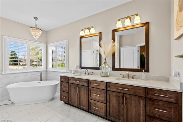 1010 Keswick Lane, Clemmons, NC 27012