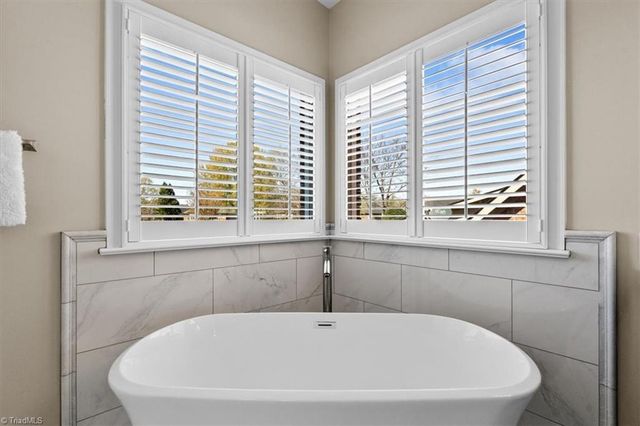 1010 Keswick Lane, Clemmons, NC 27012