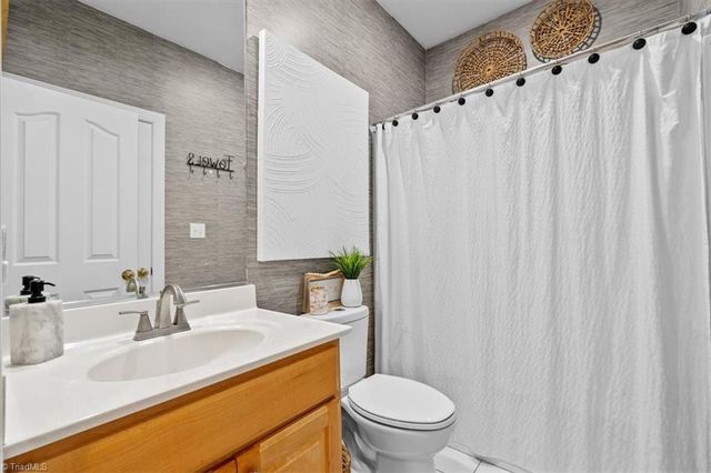 1010 Keswick Lane, Clemmons, NC 27012