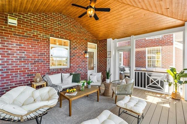 1010 Keswick Lane, Clemmons, NC 27012