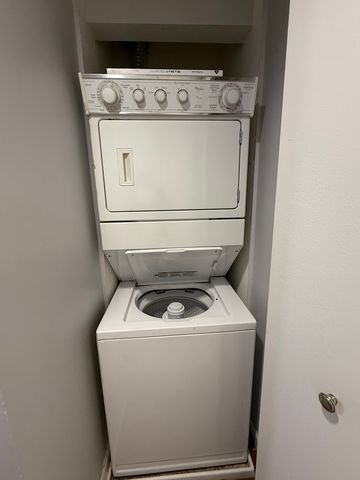 5811 Oakwood Drive C, Lisle, IL 60532