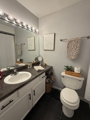 5811 Oakwood Drive C, Lisle, IL 60532