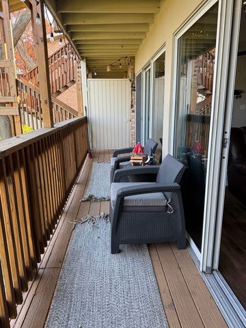 5811 Oakwood Drive C, Lisle, IL 60532