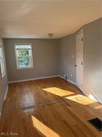 717 Mckinley Avenue, Bedford, OH 44146
