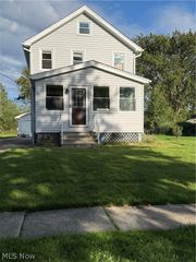 717 Mckinley Avenue, Bedford, OH 44146