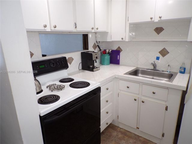 3000 Marcos Drive P609, Aventura, FL 33160