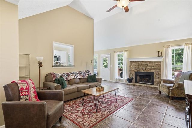 137 Orchard Way SE, Calhoun, GA 30701