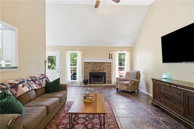 137 Orchard Way SE, Calhoun, GA 30701