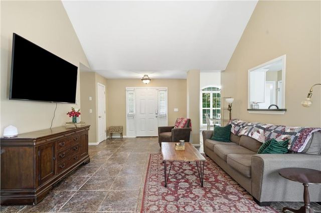 137 Orchard Way SE, Calhoun, GA 30701