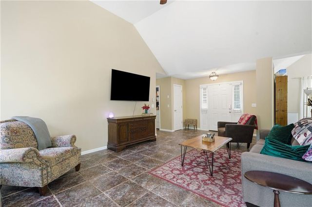 137 Orchard Way SE, Calhoun, GA 30701