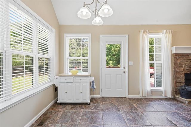 137 Orchard Way SE, Calhoun, GA 30701