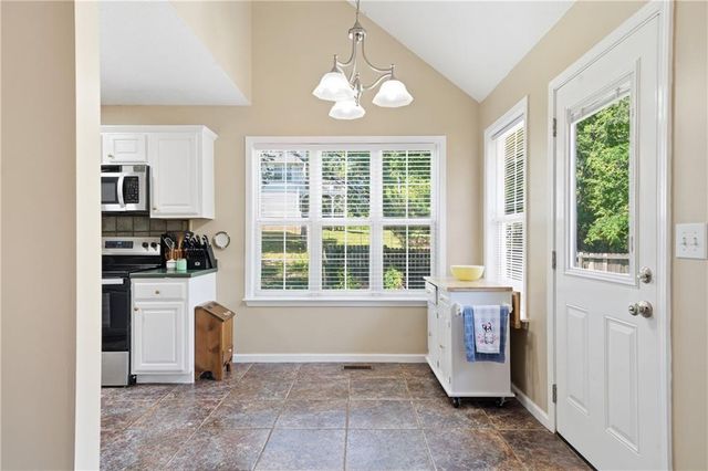 137 Orchard Way SE, Calhoun, GA 30701