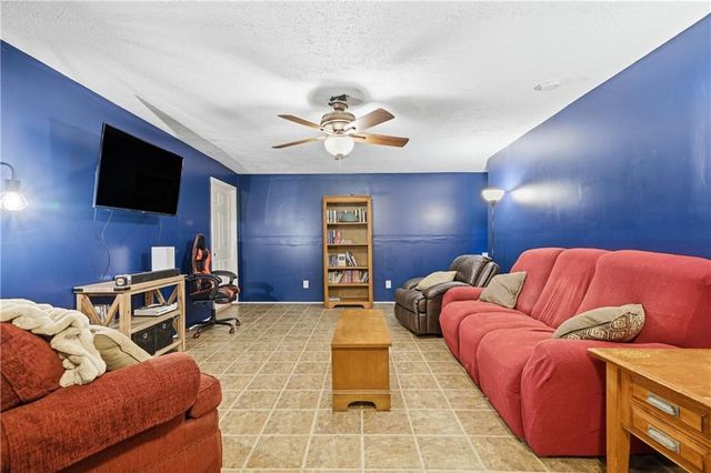 137 Orchard Way SE, Calhoun, GA 30701