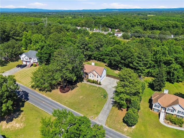 137 Orchard Way SE, Calhoun, GA 30701