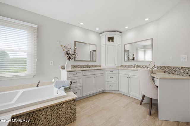 35 Rustic Way, Freehold, NJ 07728