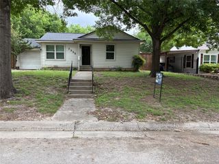 7333 Brazos Avenue, Fort Worth, TX 76116