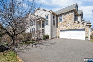 10 Skyview Drive, North Haledon, NJ 07508