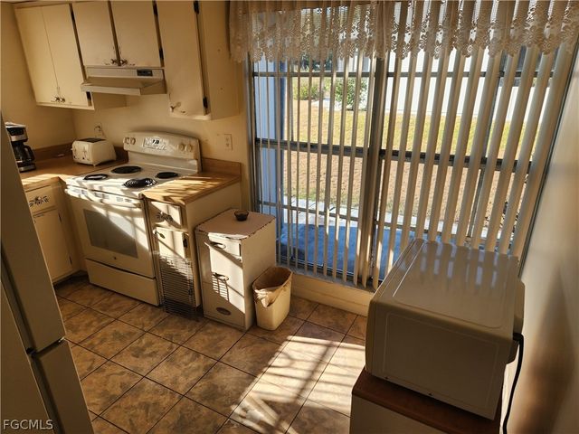 10521 Putnam CT, Lehigh Acres, FL 33936