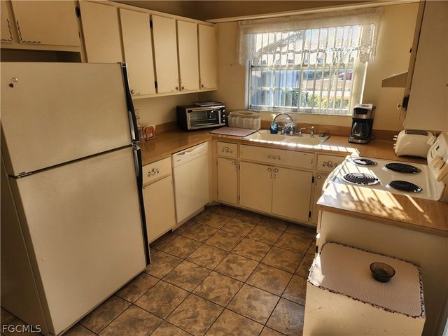 10521 Putnam CT, Lehigh Acres, FL 33936