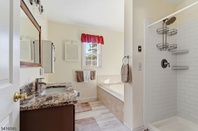 335 Carnegie Ct, Independence Twp., NJ 07840