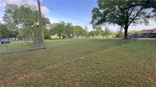 4 West Manning Street, Madisonville, TX 77864