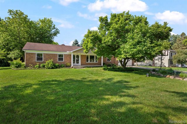 13404 Sequoia Lane, Green Oak Township, MI 48178