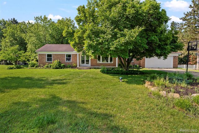 13404 Sequoia Lane, Green Oak Township, MI 48178