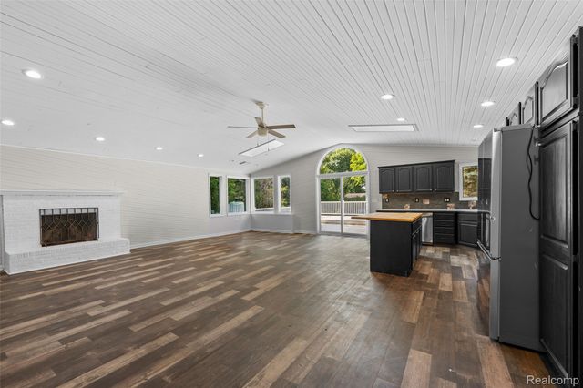 13404 Sequoia Lane, Green Oak Township, MI 48178