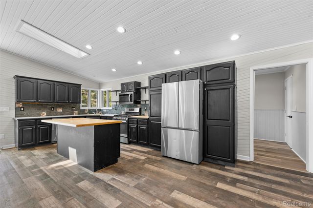 13404 Sequoia Lane, Green Oak Township, MI 48178