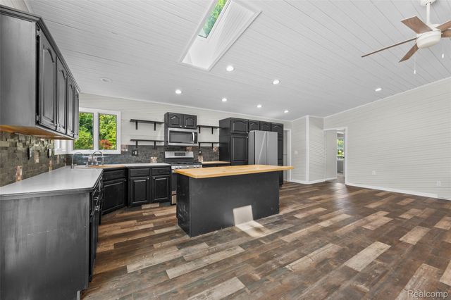 13404 Sequoia Lane, Green Oak Township, MI 48178