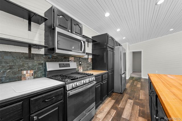 13404 Sequoia Lane, Green Oak Township, MI 48178