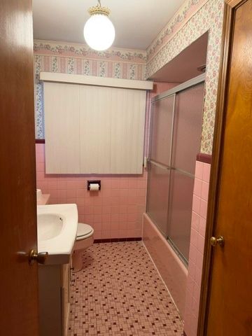 319 Sumner Ave, New Castle, PA 16105