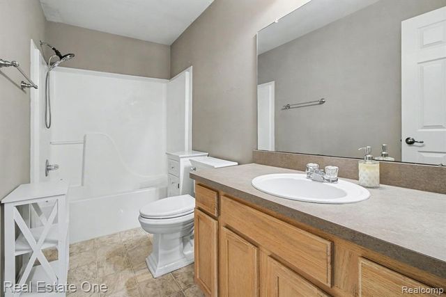 2858 Cottonwood Drive C, Waterford, MI 48328