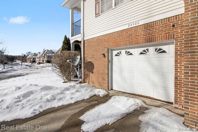 2858 Cottonwood Drive C, Waterford, MI 48328