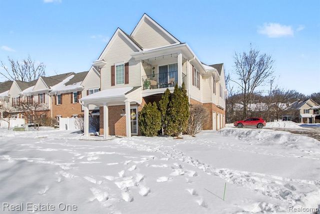 2858 Cottonwood Drive C, Waterford, MI 48328