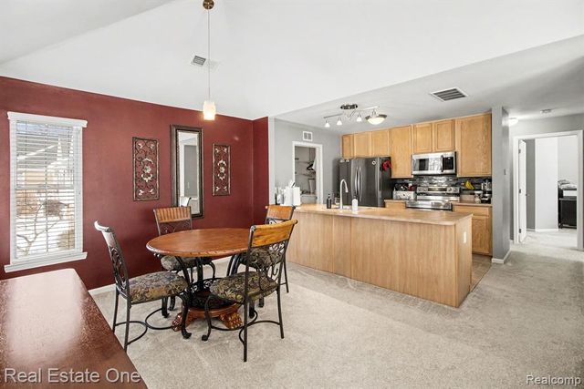 2858 Cottonwood Drive C, Waterford, MI 48328