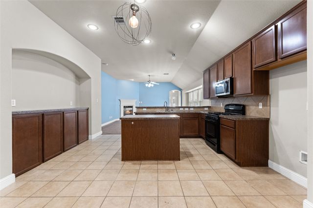 1218 Chattahoochee Drive, Savannah, TX 76227