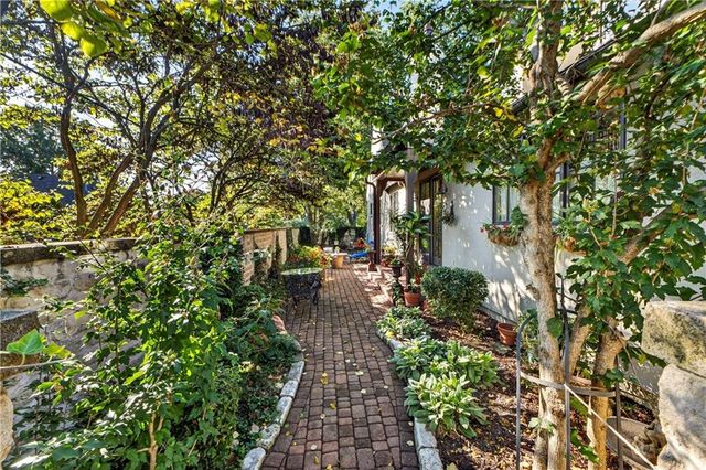 7805 Mission Road, Prairie Village, KS 66208