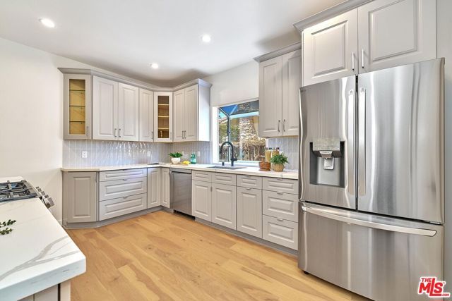 916 S Victoria Avenue, Los Angeles, CA 90019