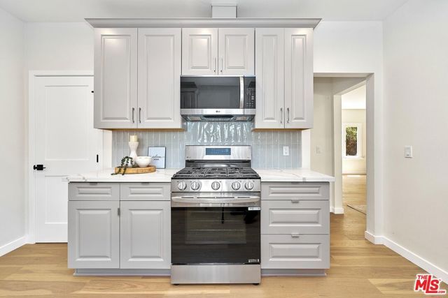 916 S Victoria Avenue, Los Angeles, CA 90019