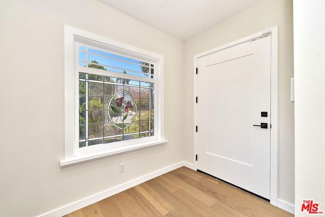 916 S Victoria Avenue, Los Angeles, CA 90019