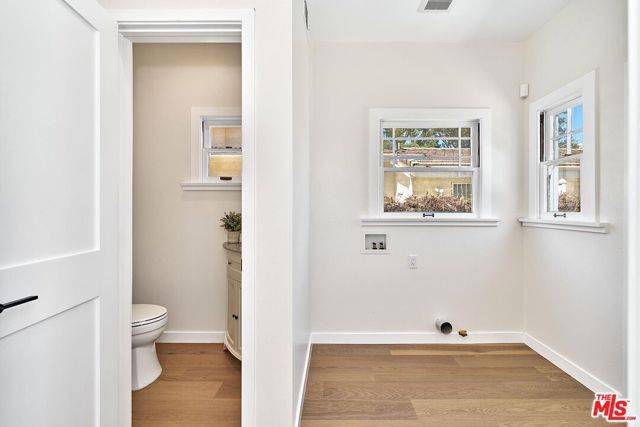 916 S Victoria Avenue, Los Angeles, CA 90019