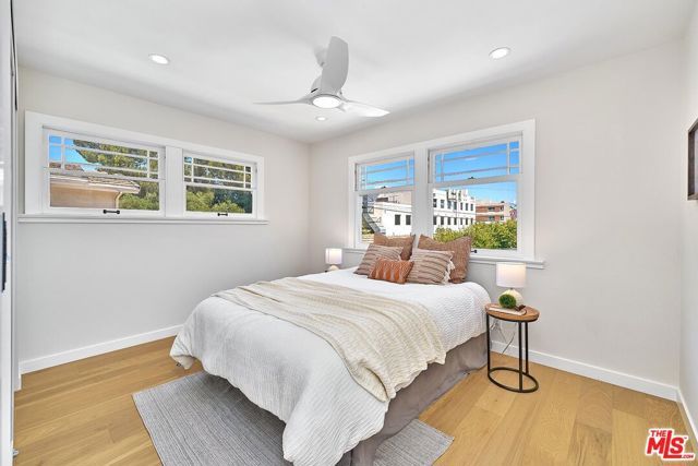 916 S Victoria Avenue, Los Angeles, CA 90019