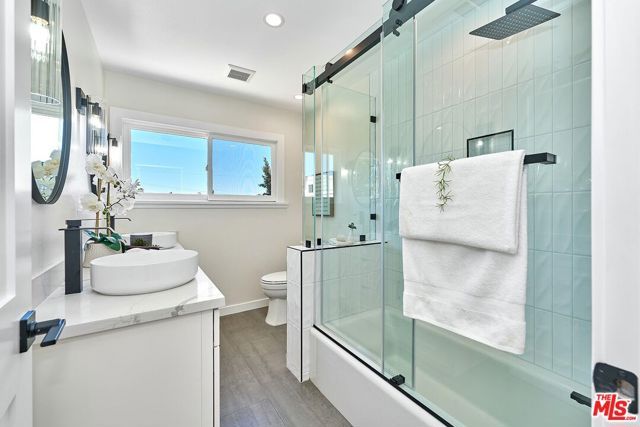 916 S Victoria Avenue, Los Angeles, CA 90019