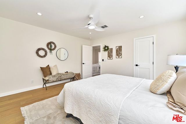 916 S Victoria Avenue, Los Angeles, CA 90019